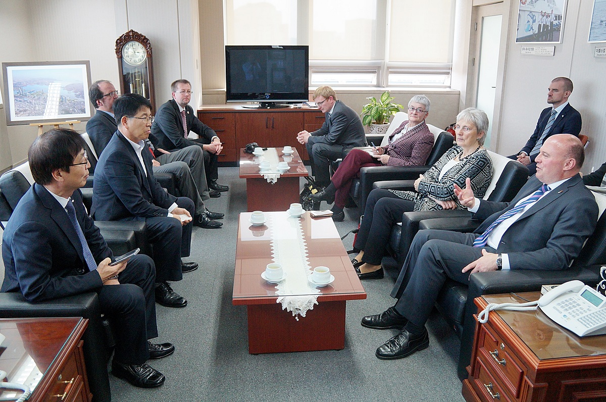 [단신] 한-독 의원친선협회 사절단 부산항 찾아