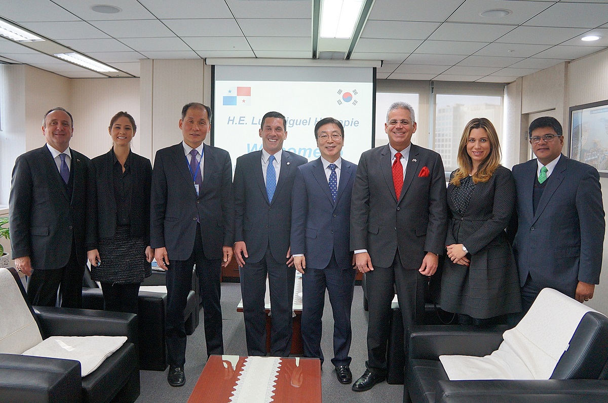 파나마 외무부 차관 일행, 부산항만공사 방문