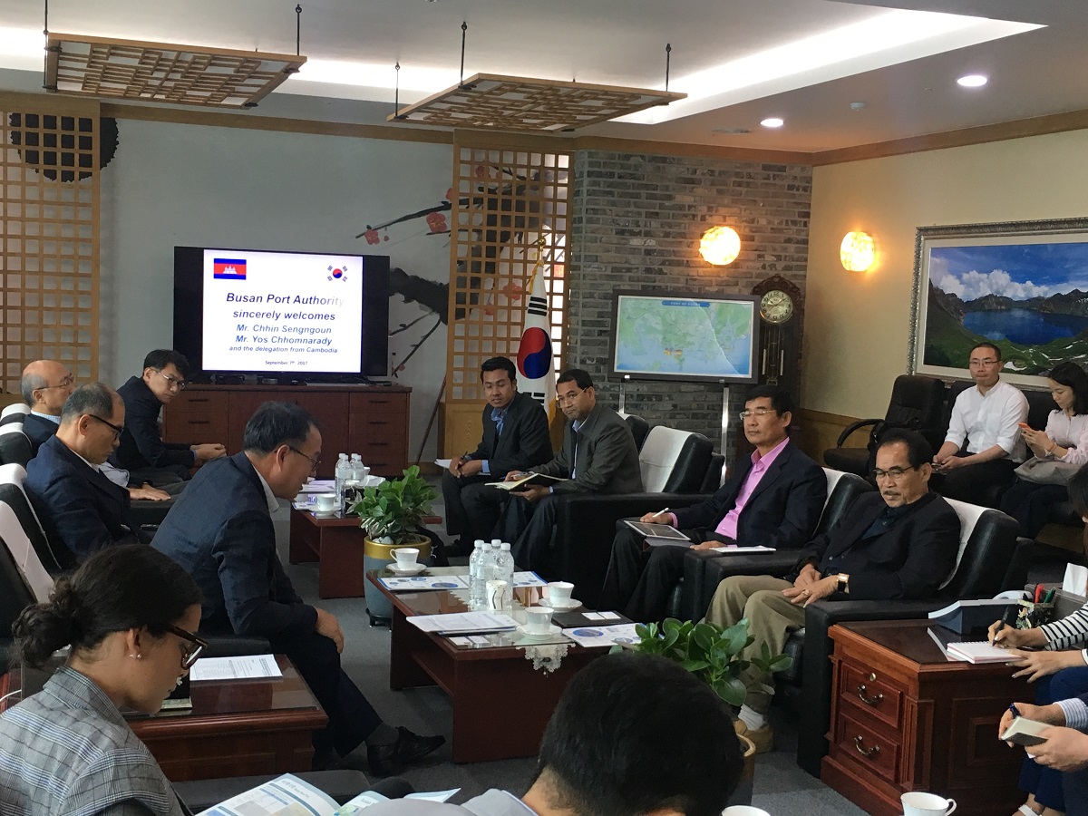 캄보디아 국토도시건설부 차관보 일행 부산항 방문