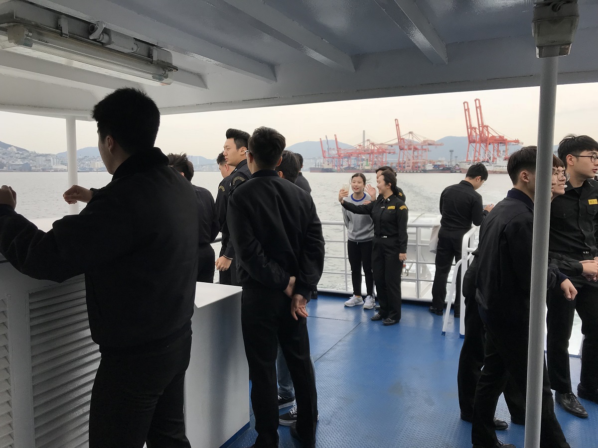 부산·인천 해사고 실습생, 부산항 견학