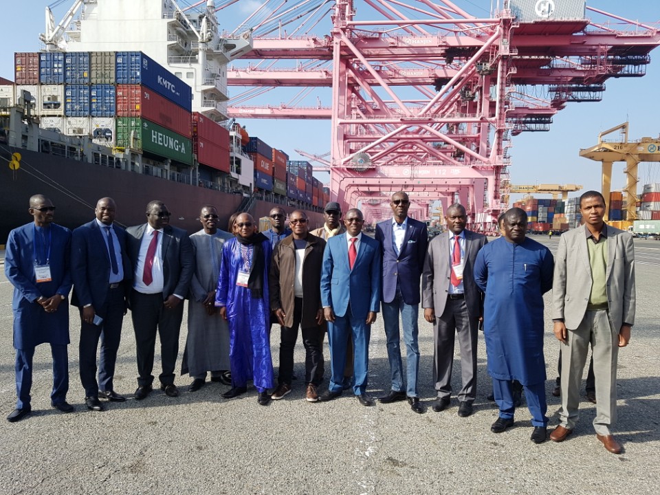 세네갈 다카르항만공사 일행, 부산항신항 방문