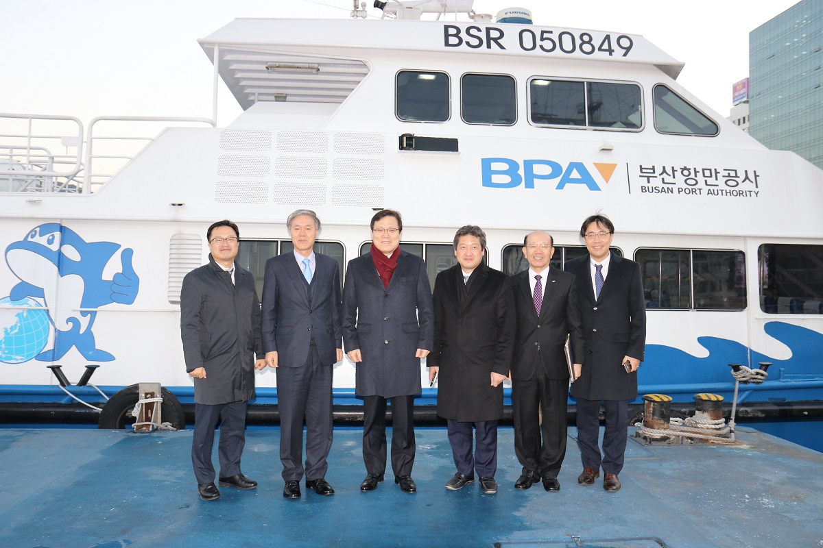 최종구 금융위원장, 부산항 방문