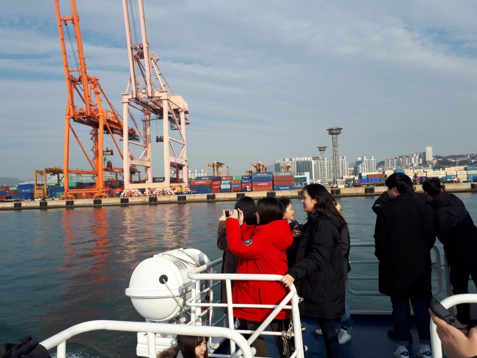경기평택항만공사 임직원 및 아카데미 교육생, 부산항 견학