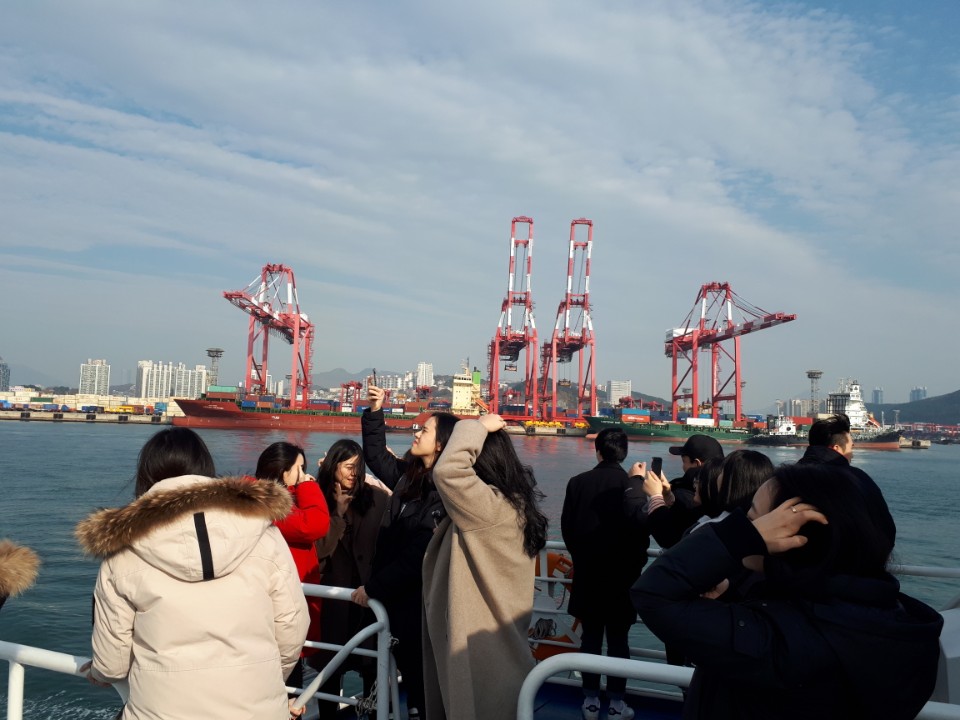 경기평택항만공사 임직원 및 아카데미 교육생, 부산항 견학