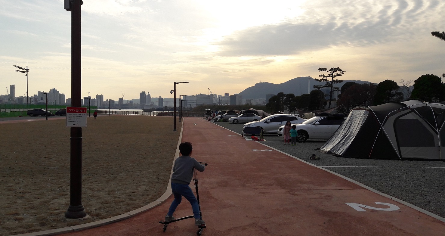 안전하고 즐거운 부산항 야영장 그뤠잇~