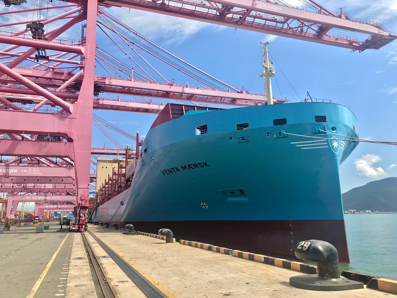 세계최초 북극항로 통과‘컨’선 입항환영식 개최