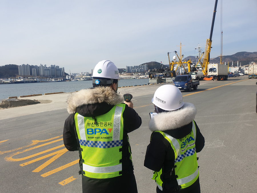 “감천항 부두 내 차량 제한속도 시속 20km 지켜주세요”