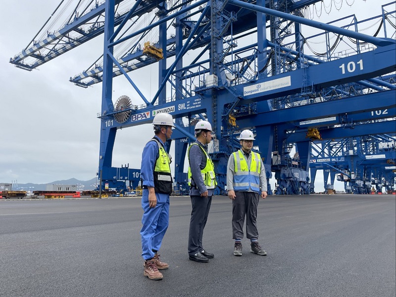 부산항만공사, 신항 서컨 하역장비 시운전 현장 안전점검