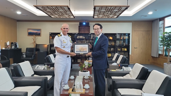 페루 BAP 유니언 훈련함장, 부산항만공사 방문