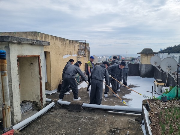 BPA, 노후 아파트 옥상 열차단 