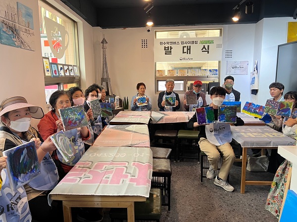 버려진 페현수막, 캔버스로 변신