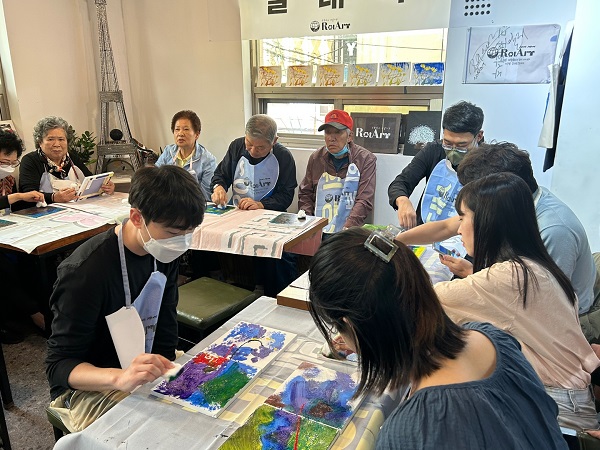 버려진 페현수막, 캔버스로 변신