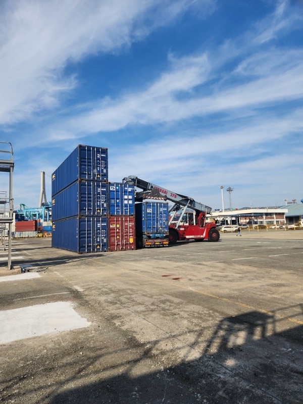 허치슨, 부산항 감만부두 1번 선석으로 공컨테이너 이전 시작