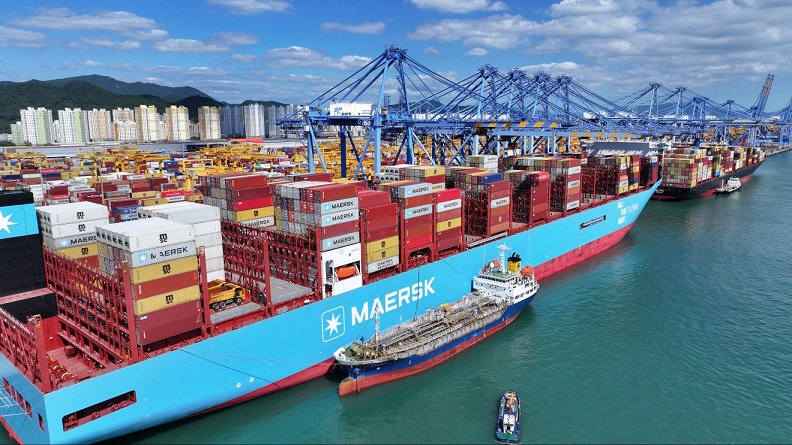 부산항, 국내 최초 메탄올 벙커링·하역 동시작업 실증 성공