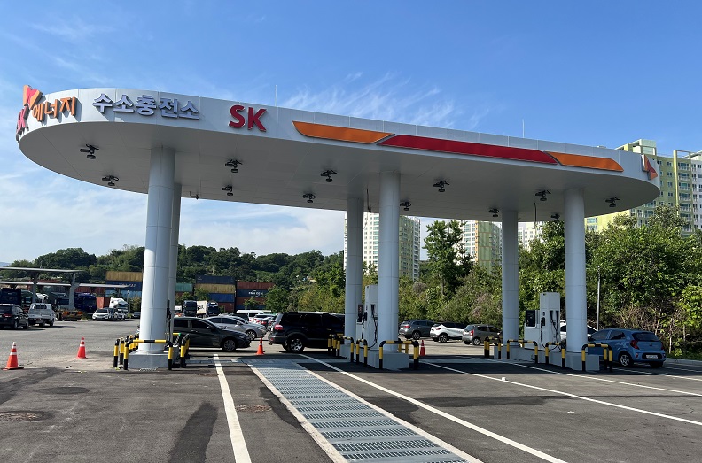 부산항 최초로 신항에 첫 번째 화물차용 수소충전소 구축 및 운영