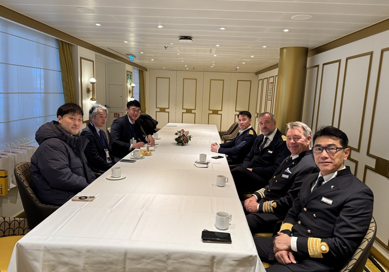 2026년 새해 첫 날, 아도라 크루즈 