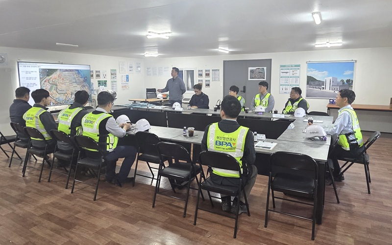 부산항만공사, 부산항 신항 서 컨테이너 부두 2-6단계 현장 안전점검 실시